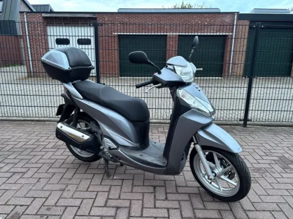 2011 Honda SH300i Motorscooter - € 2.945 · Bieden (1/1)