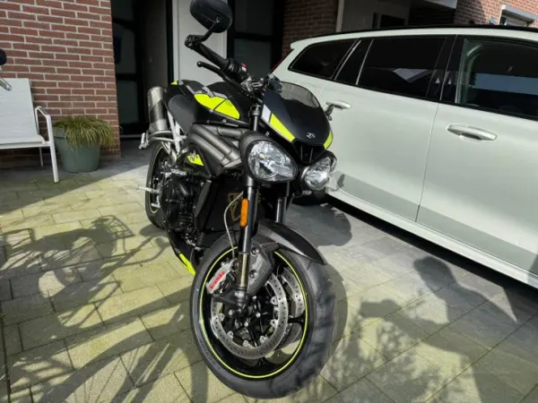 Year unknown Triumph Speed Triple 1050 RS 2019 (16.000km) - €12,800 · Bidding (1/1)