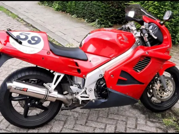 1994 Honda VFR 750 - €1,850 · Bidding (1/1)