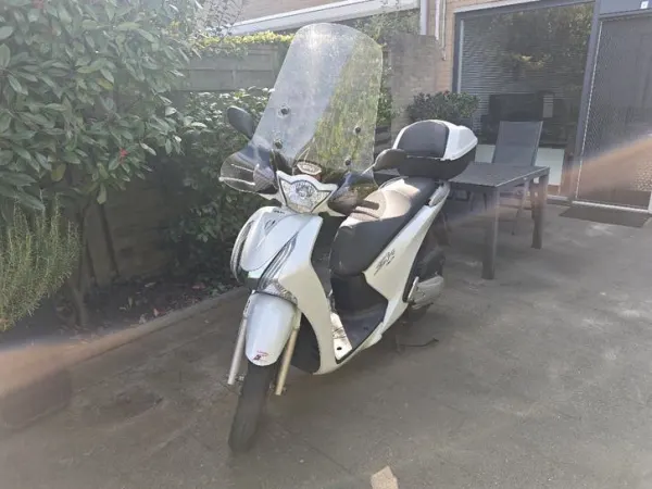 2014 Honda SH 150 - € 1.999 · Bieden (1/1)