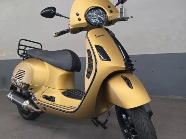 2021 Vespa Gts 300 cc HPE 2021 6735km - €5,850 · Bidding (1/1)