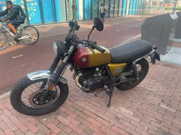2024 MZ Brixton Cromwell 250-Ideale stadsmotor, incl. Nieuwe Ketti - €1,400 · Bidding (1/1)