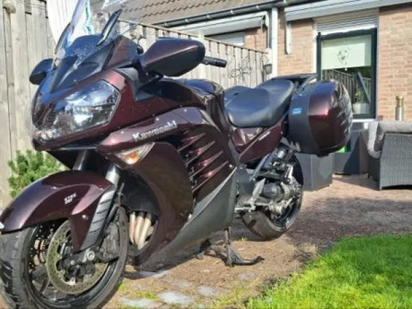 2015 Kawasaki gtr 1400 abs (candy Arabian red) - € 6.500 · Bieden (1/1)