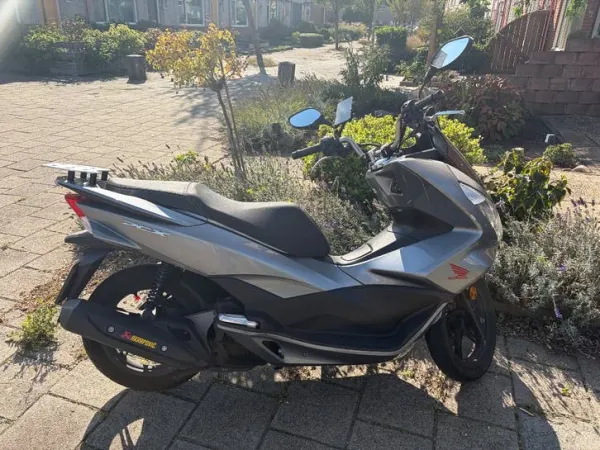 2017 Honda PCX 125 ( 2017 ) met 12500 km nu €1749 - Bidding (1/1)