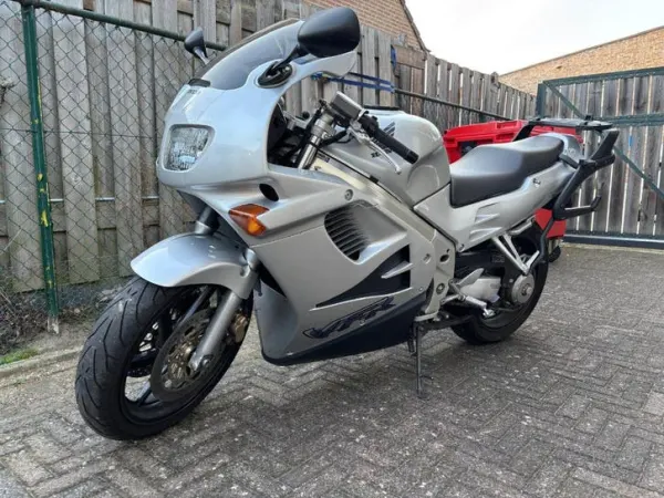 1996 Honda VFR750F - €2,000 · Bidding (1/1)