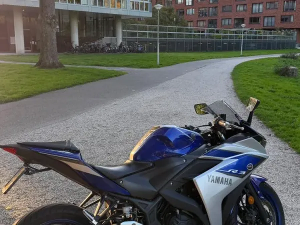 2015 Yamaha YZF R3 - €4,800 · Bidding (1/1)