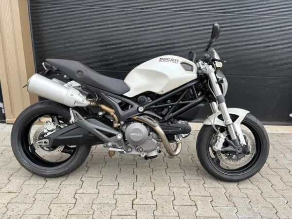 Year unknown Ducati Monster 696 - €3,350 · Bidding (1/1)