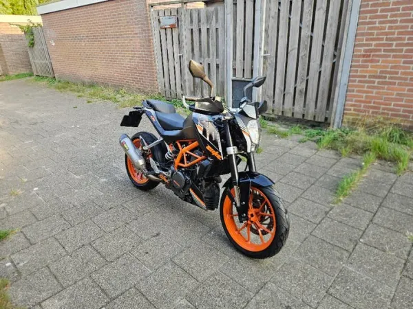 2015 KTM 390 Duke - €1,500 · Bidding (1/1)