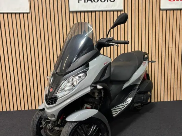 2019 Piaggio MP3 300 LT HPE ABS ASR 2019 Autorijbewijs - €4,950 (1/1)