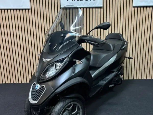 2017 Piaggio MP3 300 LT ABS ASR 2017 Autorijbewijs - €3,550 (1/1)