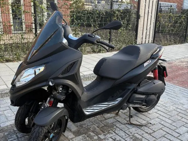 2023 Piaggio MP3 300 HPE Sport Bouwjaar 2023 - € 5.500 · Bieden (1/1)