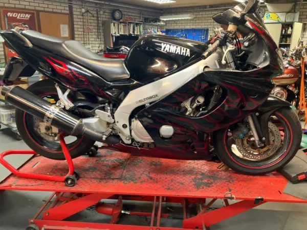 1997 Yamaha YZF 600 Thundercat - €1,500 · Bidding (1/1)