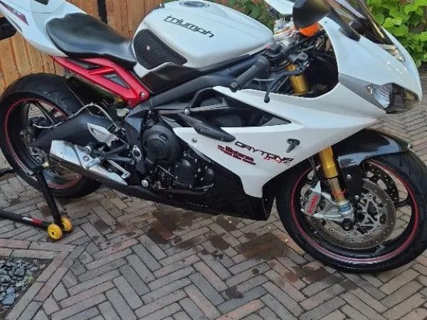 2014 Triumph Daytona 675R GEN3 - €7,250 · Bidding (1/1)