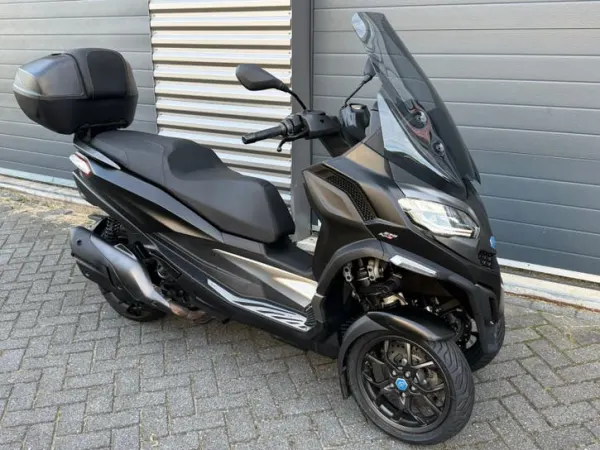 2025 Piaggio MP3 530 hpe Exclusive ( 4374 km ) 2025 - € 10.700 (1/1)