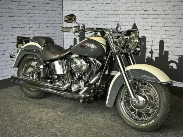 2005 Harley-Davidson Softail Deluxe FLSTNI - €10,990 · Bidding (1/1)