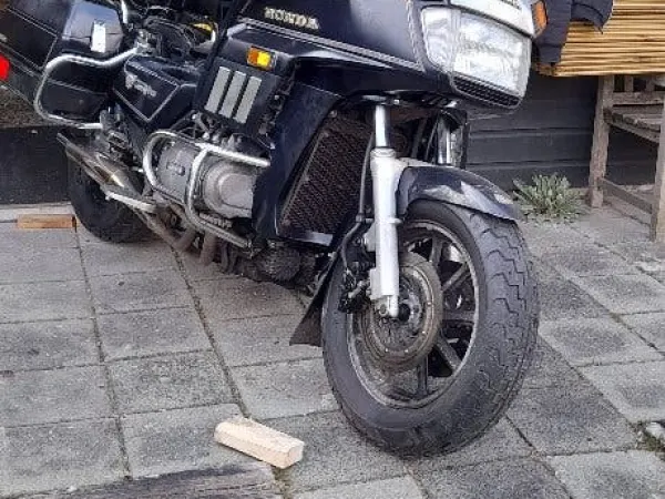 1984 Honda Goldwing GL1200 Interstate - €1,700 · Bidding (1/1)