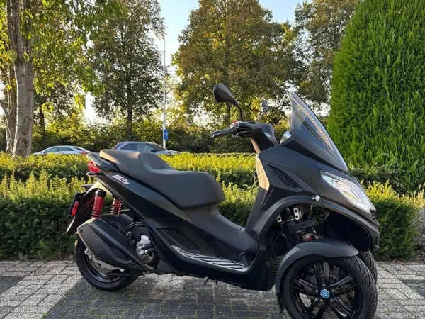 2022 Piaggio MP3 300 HPE - € 5.995 (1/1)