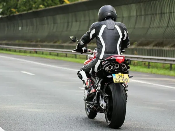 2004 Yamaha FZ 6 - € 2.850 · Bieden (1/1)