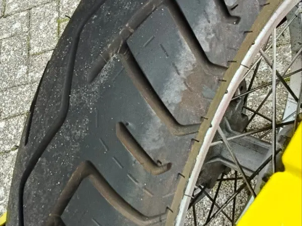 1999 BMW F650 uit '99-Overgeverfd met Nieuwe Onderdelen - Bidding (1/1)