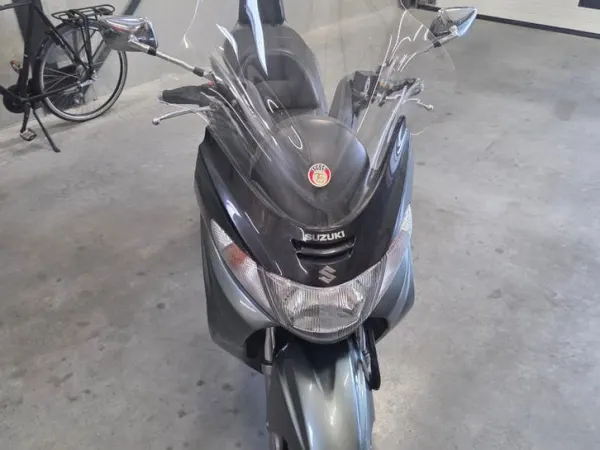 1999 Suzuki Burgman 400 Scooter-Comfortabel en Ruim - €950 · Bidding (1/1)