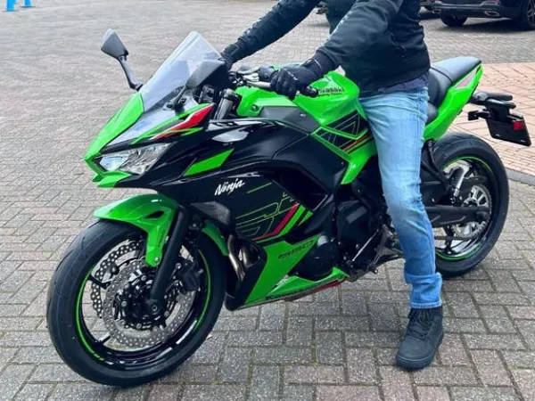 2024 Kawasaki Ninja 650 (2024) – nieuwstaat– Slechts 720km - €7,499 (1/1)