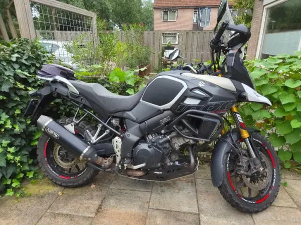 2014 Suzuki V-Strom 1000 - €5,950 · Bidding (1/1)