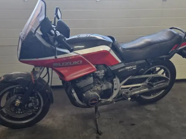 1989 Suzuki GSX 750 - €525 (1/1)