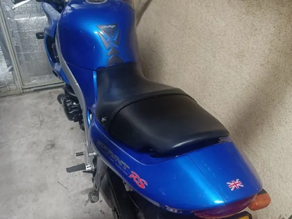 Year unknown Triumph Sprint RS 955i. 2003 - €2,500 · Bidding (1/1)