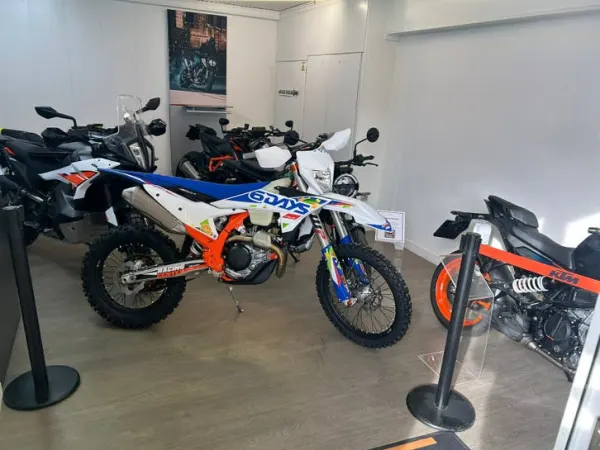2026 KTM 450 EXC‑F Six Days 2026 Enduro Full Akrapovic Systeem - € 14.750 (1/1)