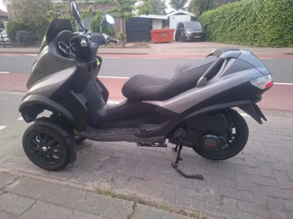 Year unknown Piaggio mp3 250 - €1,550 · Bidding (1/1)