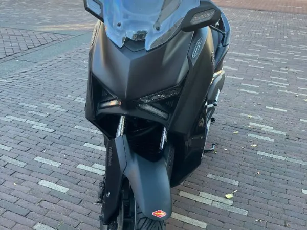 2025 Yamaha Xmax 300 Tech Max+ 2025 - €7,250 · Bidding (1/1)