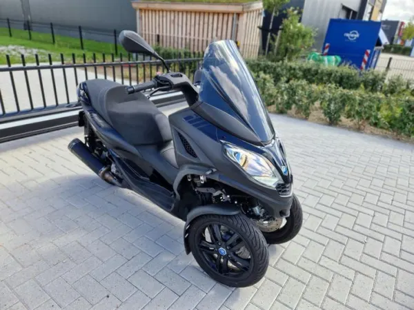 2024 Piaggio MP3 300 HPE - € 6.150 · Bieden (1/1)