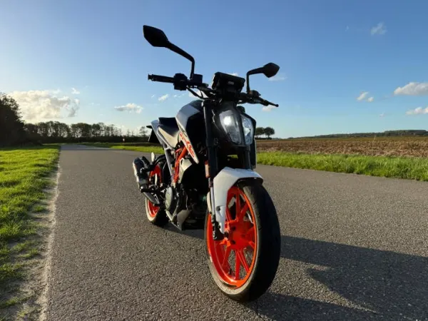 2021 KTM Duke 390-Perfecte staat! - €5,500 · Bidding (1/1)
