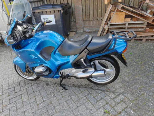 2000 BMW R1100RT uit 2000 met 106.137 km en Kofferset - €1,800 · Bidding (1/1)