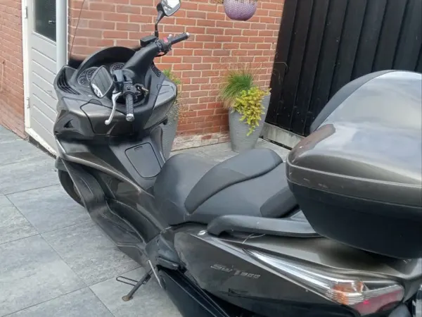 Year unknown Honda Silverwing 600cc Scooter uit 2011-Slechts 12.000km - Bidding (1/1)