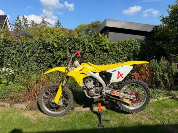 2008 Suzuki RMZ 250 2008 Crossmotor - €2,500 · Bidding (1/1)