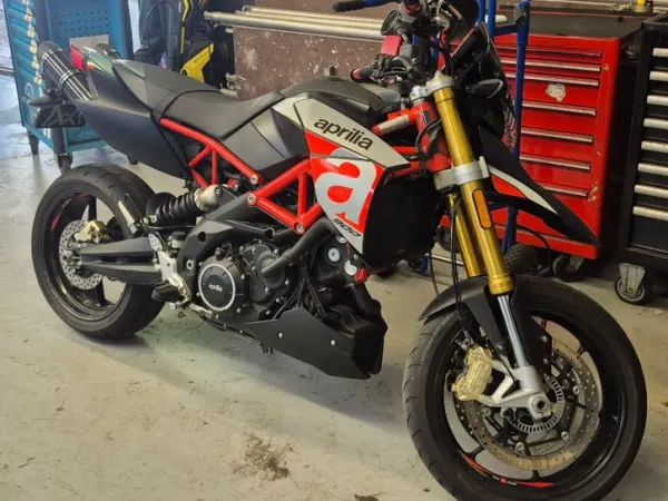 2017 Aprilia Dorsoduro 900 Supermoto-Perfecte Staat - €7,995 (1/1)