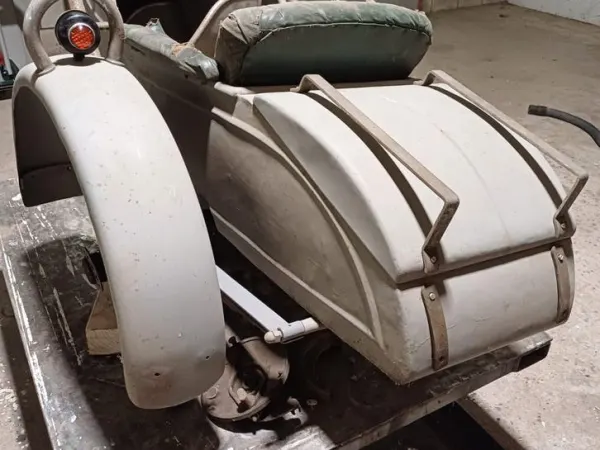 Year unknown Ural Zijspan Engels Model (Links) - €850 · Bidding (1/1)