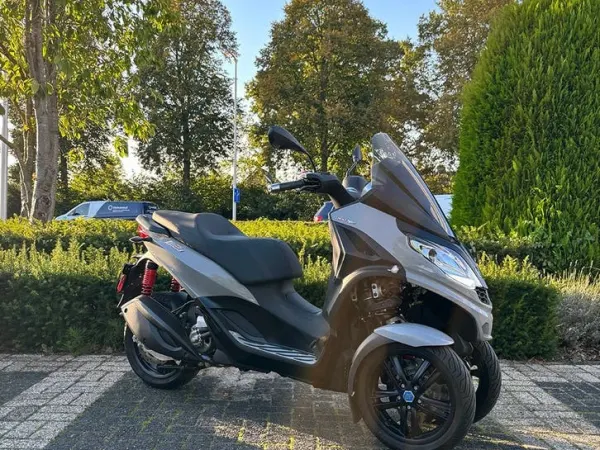 2023 Piaggio MP3 300 HPE - € 6.995 (1/1)