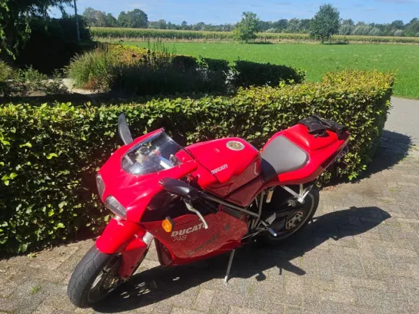Year unknown Ducati 748 - €5,850 · Bidding (1/1)