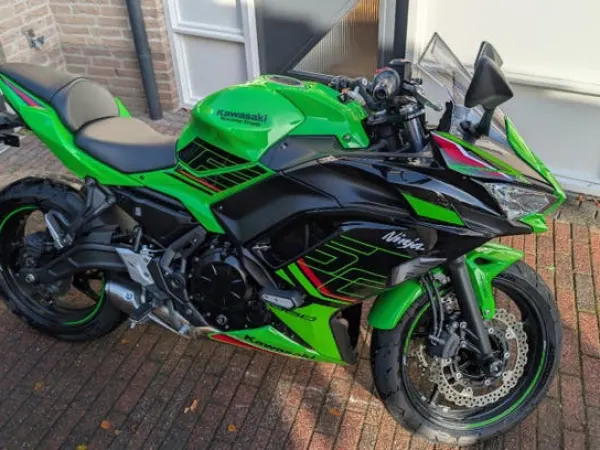 2024 Kawasaki Ninja 650 (35KW) A2 3500KM 2024 - € 7.250 · Bieden (1/1)