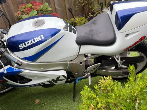 Year unknown Suzuki Gsxr 600 Srad - €599 · Bidding (1/1)