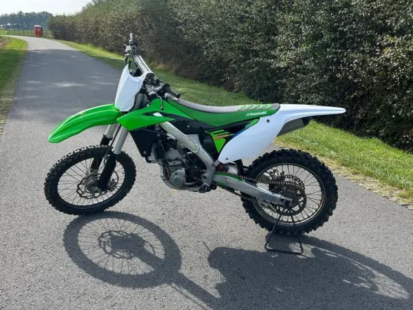 2015 Kawasaki KX250F 2015-Nieuwe Kappenset & Pirelli Banden - €2,950 · Bidding (1/1)