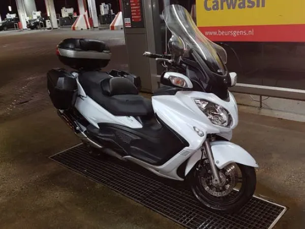 2013 Suzuki Burgman 650 - € 3.000 · Bieden (1/1)