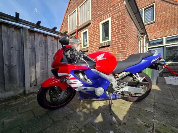 Bouwjaar onbekend Honda CBR 600 F4 Sportmotor 1999 78kw evt 35kw - € 2.250 · Bieden (1/1)