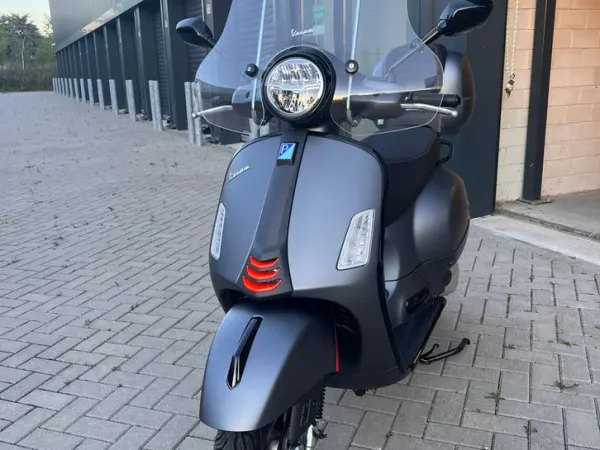 Year unknown Vespa GTS SuperSport 300 – Bouwjaar 2025 – Slechts 4.998km - €6,950 (1/1)