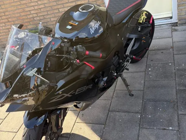 2025 Kawasaki Ninja ZX-6R - € 11.500 · Bieden (1/1)